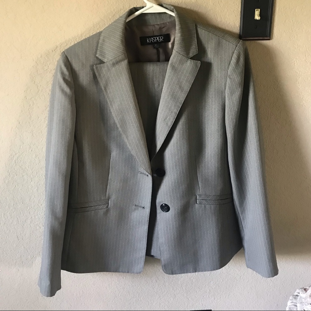 woman’s two piece pant suit
